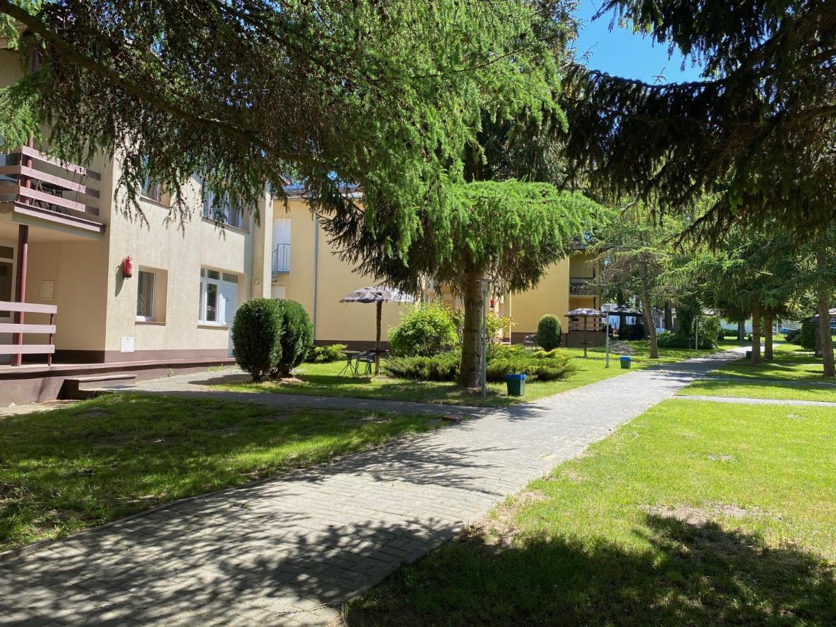 Apartamenty Pod Modrzewiem Ustronie Morskie Exterior foto